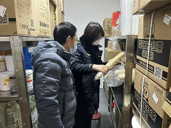 月山市场监管所开展节前食品安全检查 筑牢食品集中加工安全防线